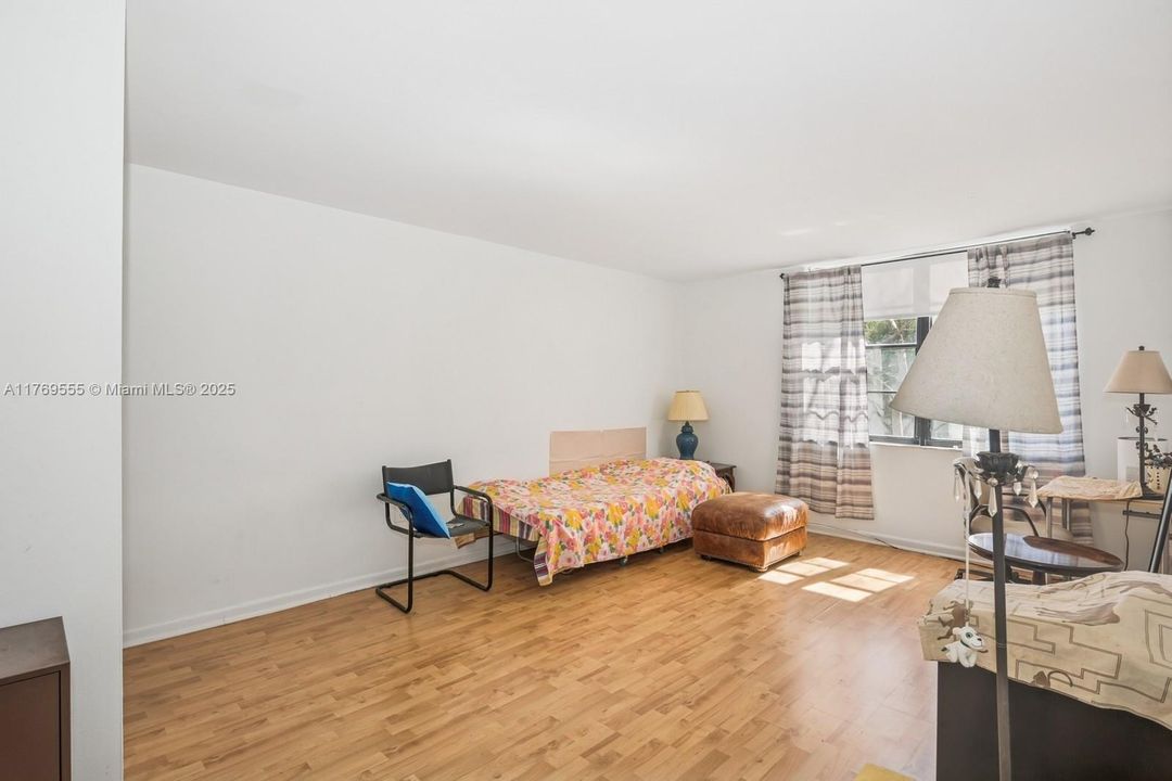 Activo con contrato: $225,000 (1 camas, 1 baños, 787 Pies cuadrados)