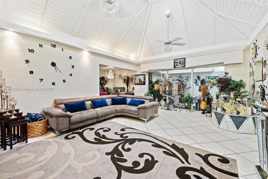 Activo con contrato: $750,000 (4 camas, 3 baños, 3249 Pies cuadrados)