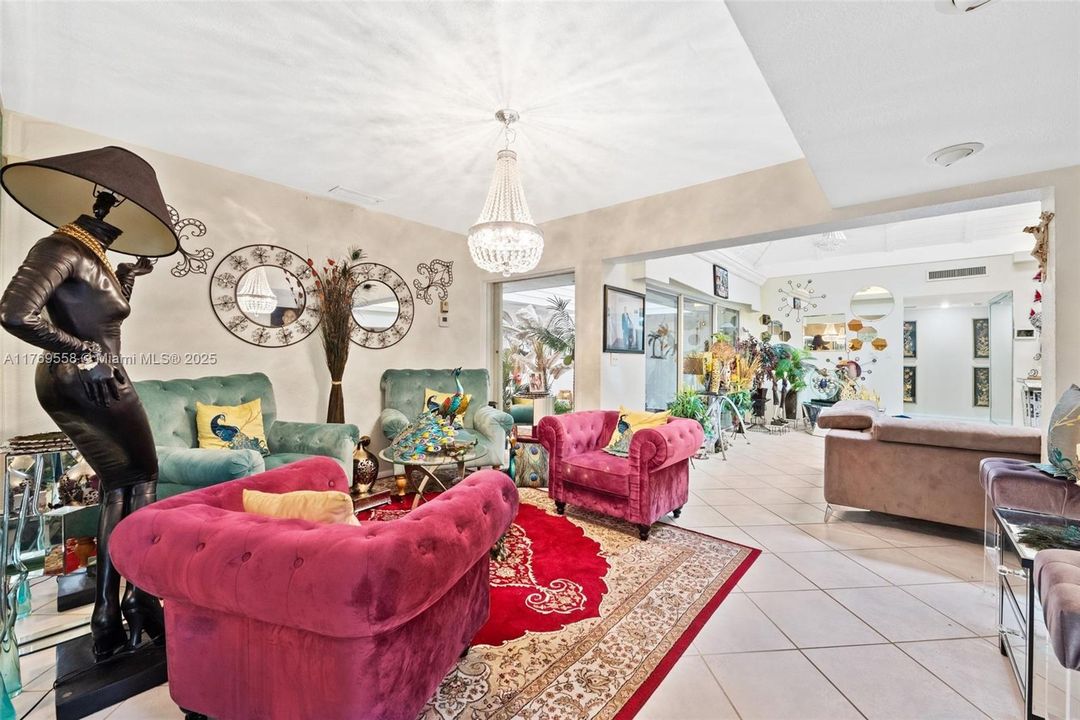 Activo con contrato: $750,000 (4 camas, 3 baños, 3249 Pies cuadrados)