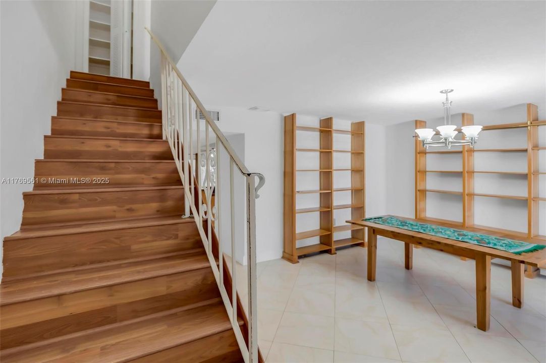 Recently Rented: $2,790 (2 beds, 2 baths, 1640 Square Feet)