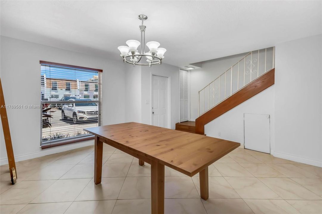 Recently Rented: $2,790 (2 beds, 2 baths, 1640 Square Feet)