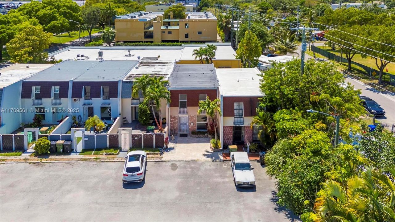 Recently Rented: $2,790 (2 beds, 2 baths, 1640 Square Feet)