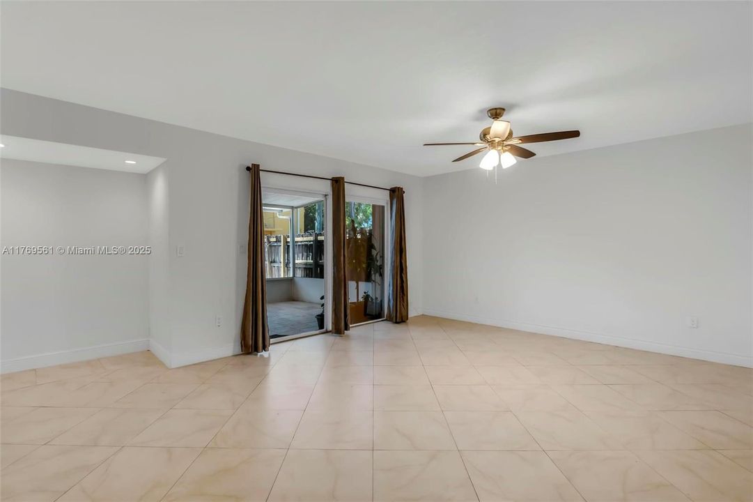 Recently Rented: $2,790 (2 beds, 2 baths, 1640 Square Feet)