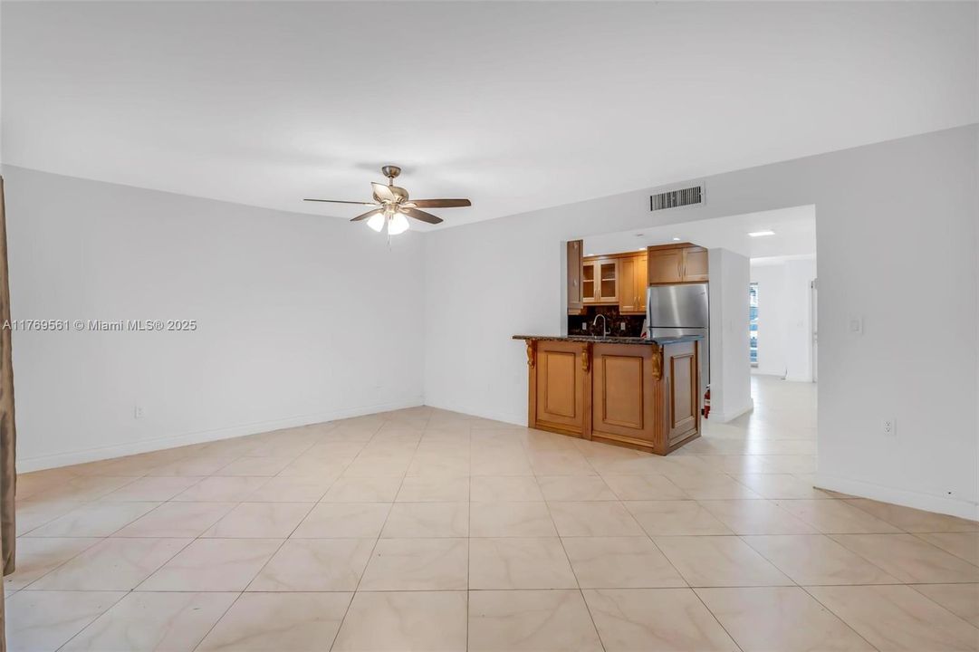 Recently Rented: $2,790 (2 beds, 2 baths, 1640 Square Feet)
