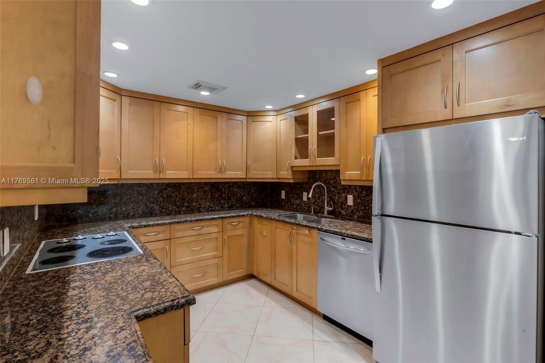 Recently Rented: $2,790 (2 beds, 2 baths, 1640 Square Feet)