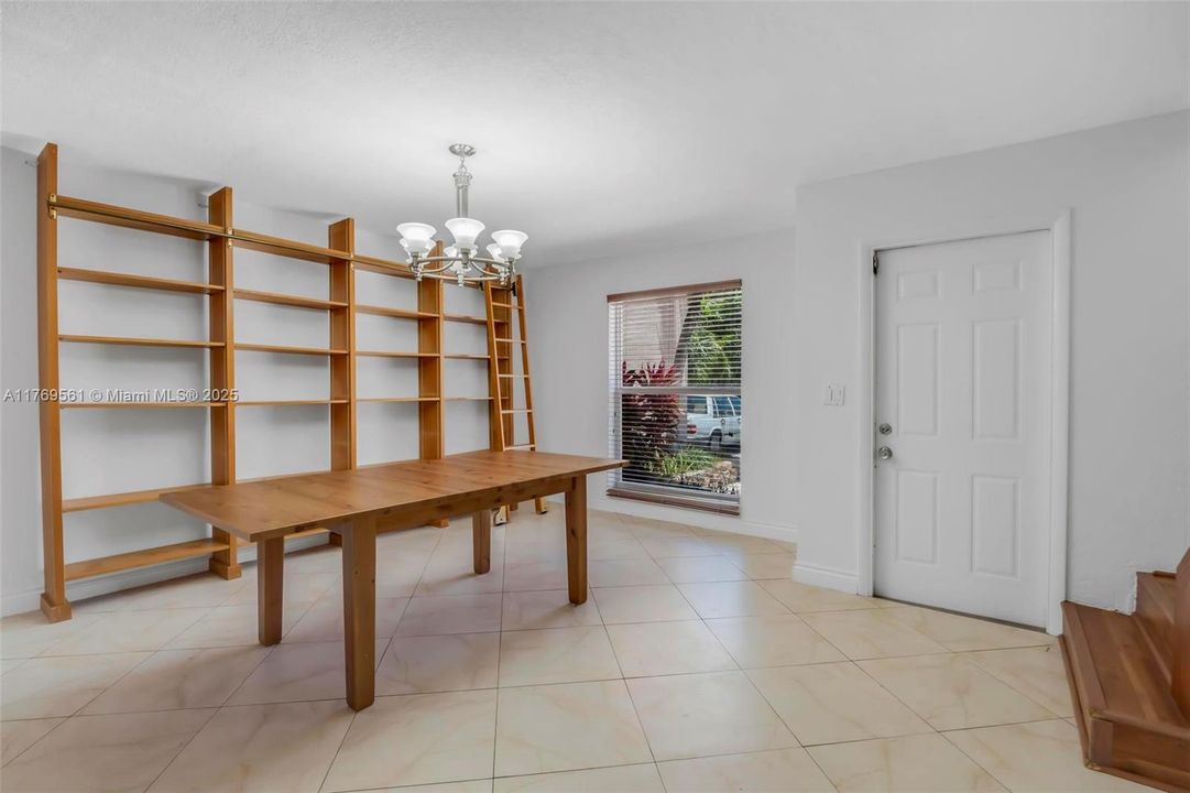 Recently Rented: $2,790 (2 beds, 2 baths, 1640 Square Feet)