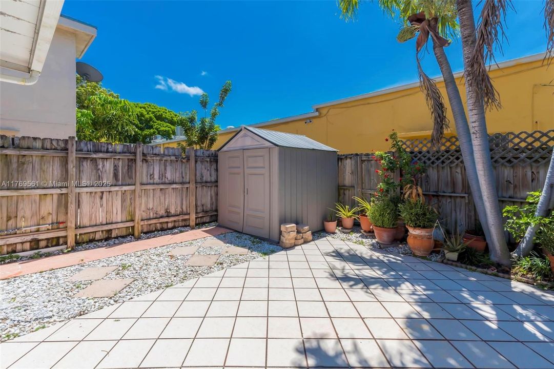 Recently Rented: $2,790 (2 beds, 2 baths, 1640 Square Feet)