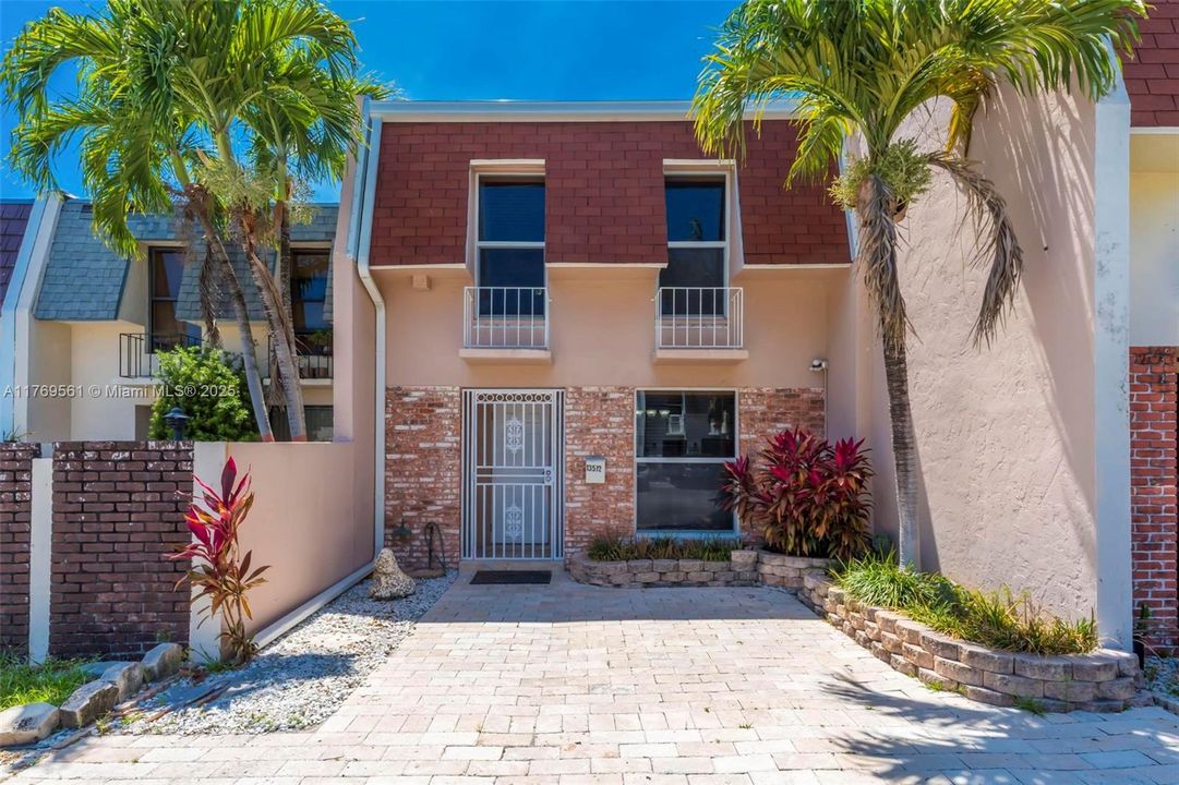 Recently Rented: $2,790 (2 beds, 2 baths, 1640 Square Feet)