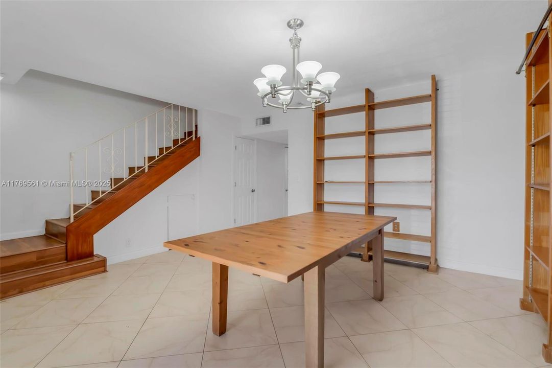 Recently Rented: $2,790 (2 beds, 2 baths, 1640 Square Feet)