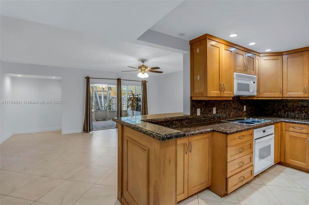 Recently Rented: $2,790 (2 beds, 2 baths, 1640 Square Feet)