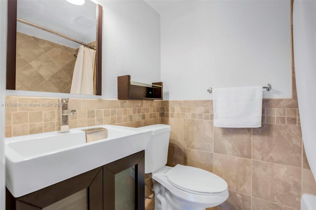 Recently Rented: $2,790 (2 beds, 2 baths, 1640 Square Feet)