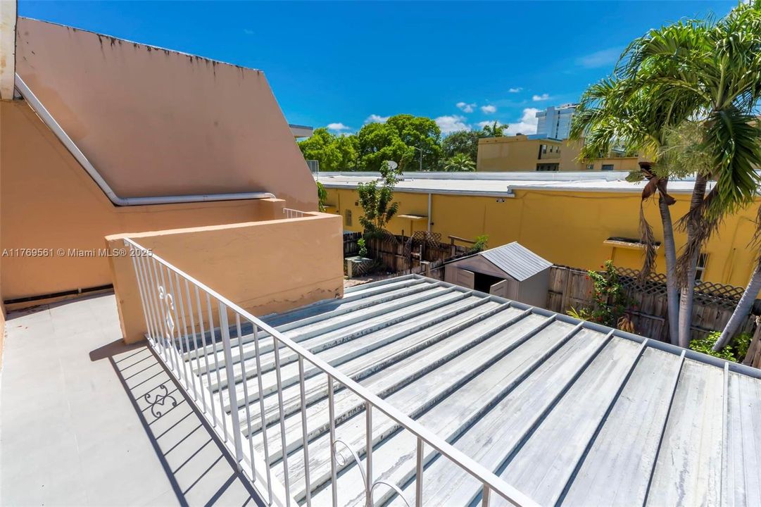 Recently Rented: $2,790 (2 beds, 2 baths, 1640 Square Feet)