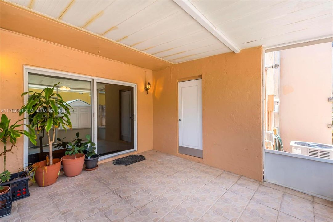 Recently Rented: $2,790 (2 beds, 2 baths, 1640 Square Feet)