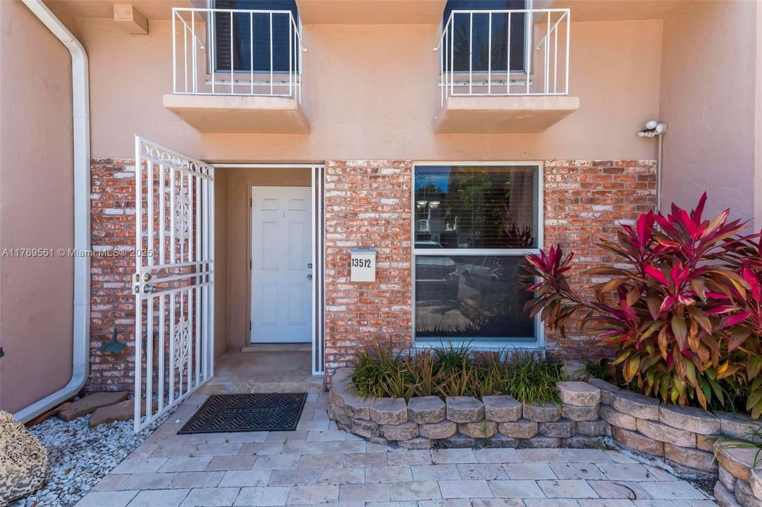 Recently Rented: $2,790 (2 beds, 2 baths, 1640 Square Feet)