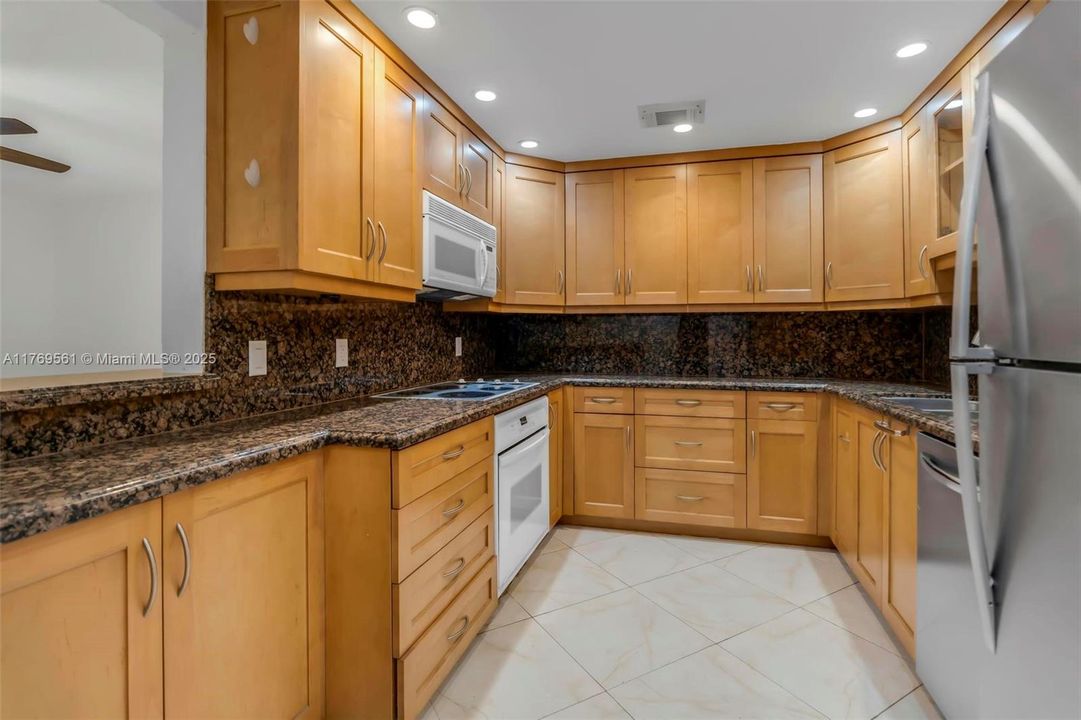 Recently Rented: $2,790 (2 beds, 2 baths, 1640 Square Feet)