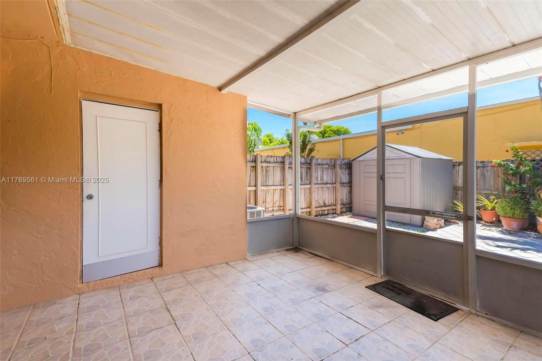 Recently Rented: $2,790 (2 beds, 2 baths, 1640 Square Feet)