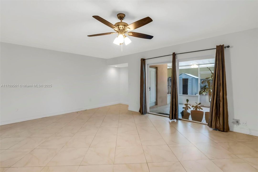 Recently Rented: $2,790 (2 beds, 2 baths, 1640 Square Feet)