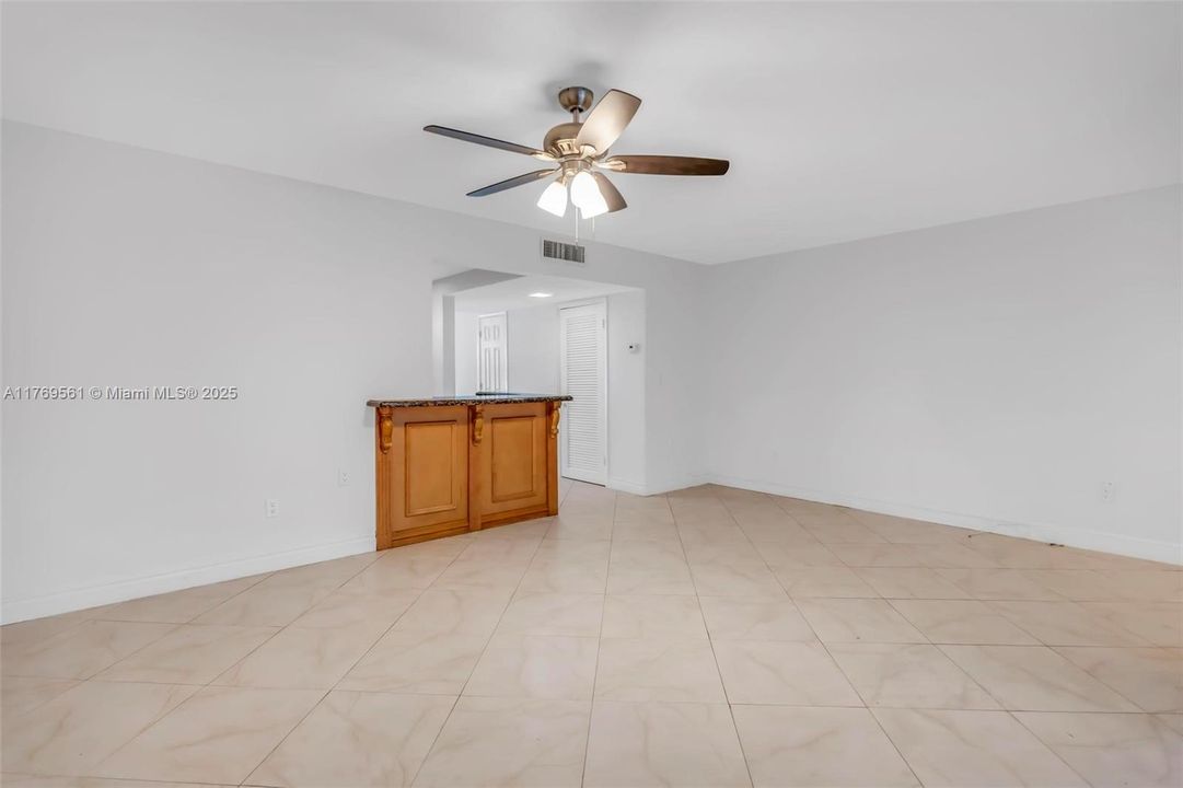Recently Rented: $2,790 (2 beds, 2 baths, 1640 Square Feet)