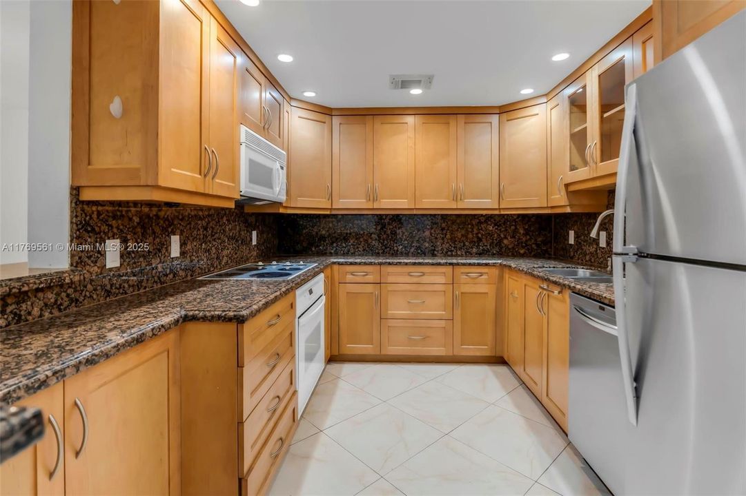 Recently Rented: $2,790 (2 beds, 2 baths, 1640 Square Feet)