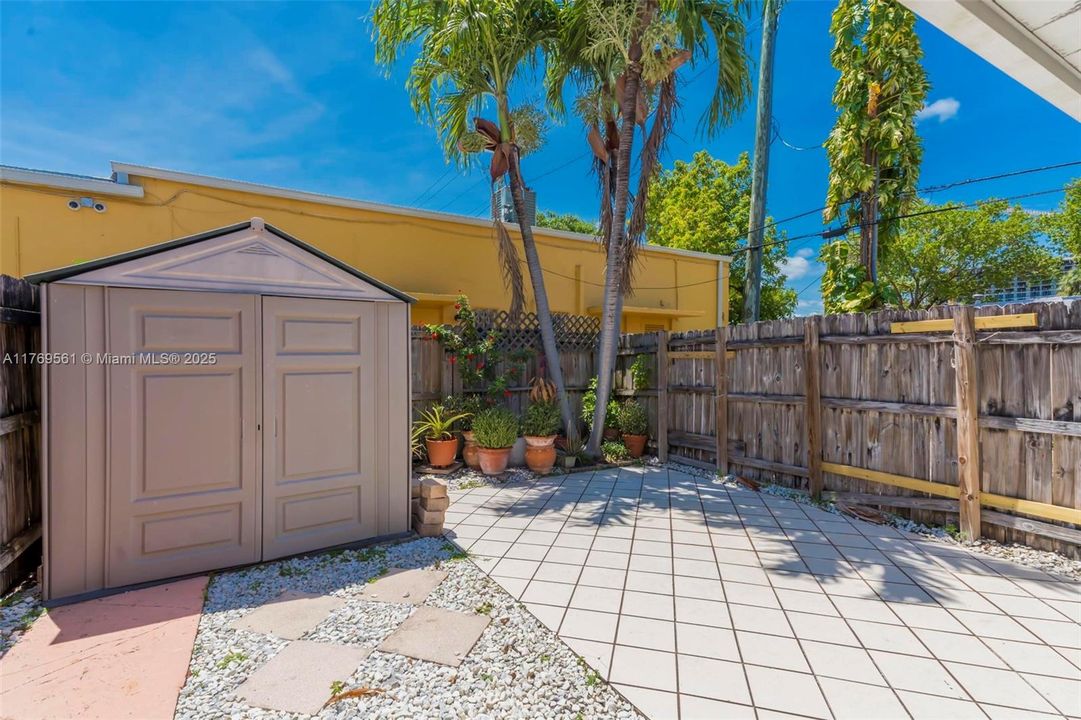 Recently Rented: $2,790 (2 beds, 2 baths, 1640 Square Feet)