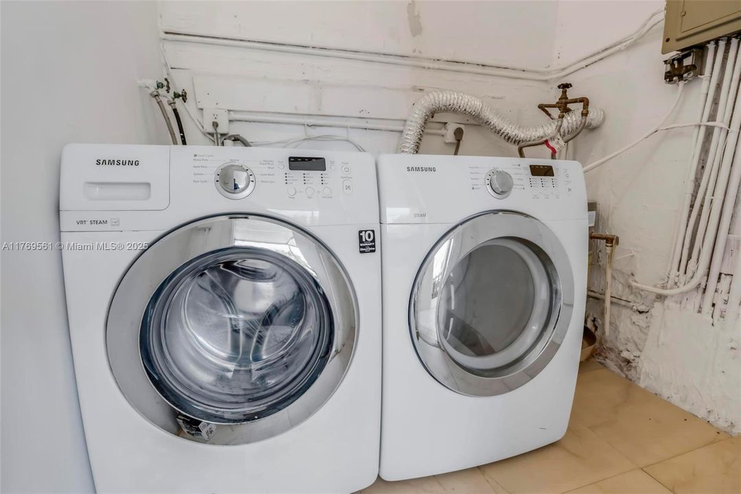 Recently Rented: $2,790 (2 beds, 2 baths, 1640 Square Feet)