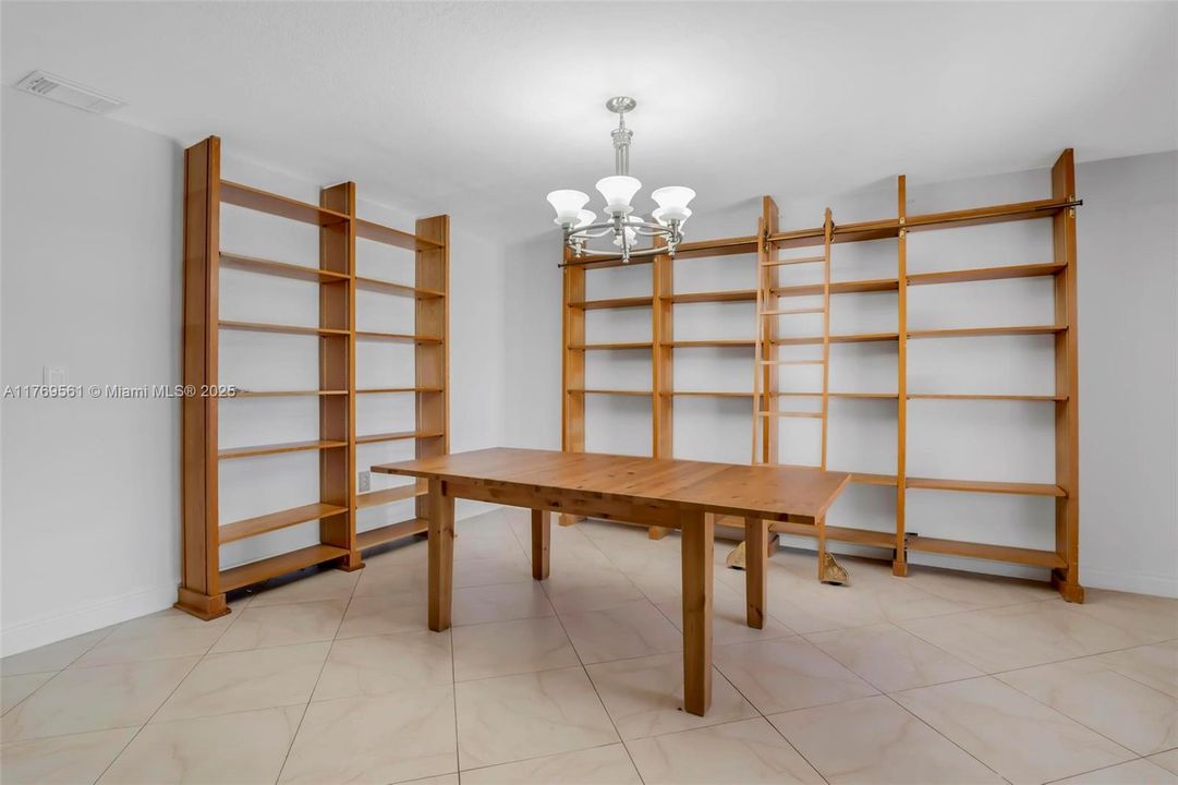 Recently Rented: $2,790 (2 beds, 2 baths, 1640 Square Feet)