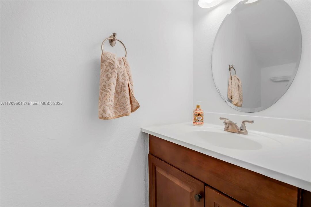 Recently Rented: $2,790 (2 beds, 2 baths, 1640 Square Feet)