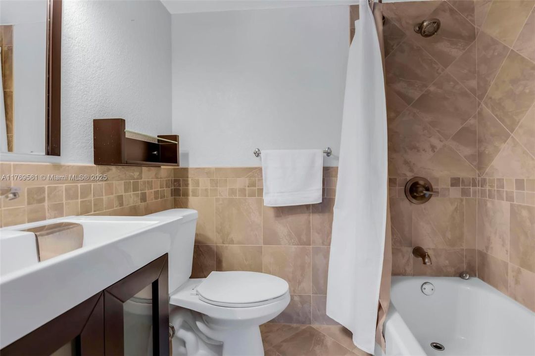 Recently Rented: $2,790 (2 beds, 2 baths, 1640 Square Feet)