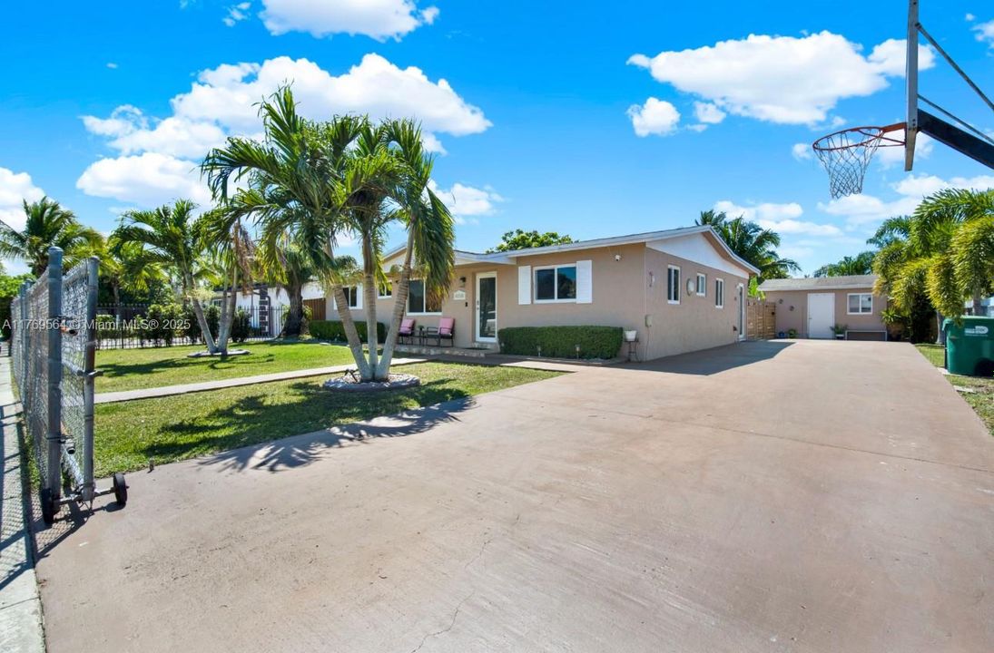 Recently Sold: $548,000 (4 beds, 2 baths, 1336 Square Feet)