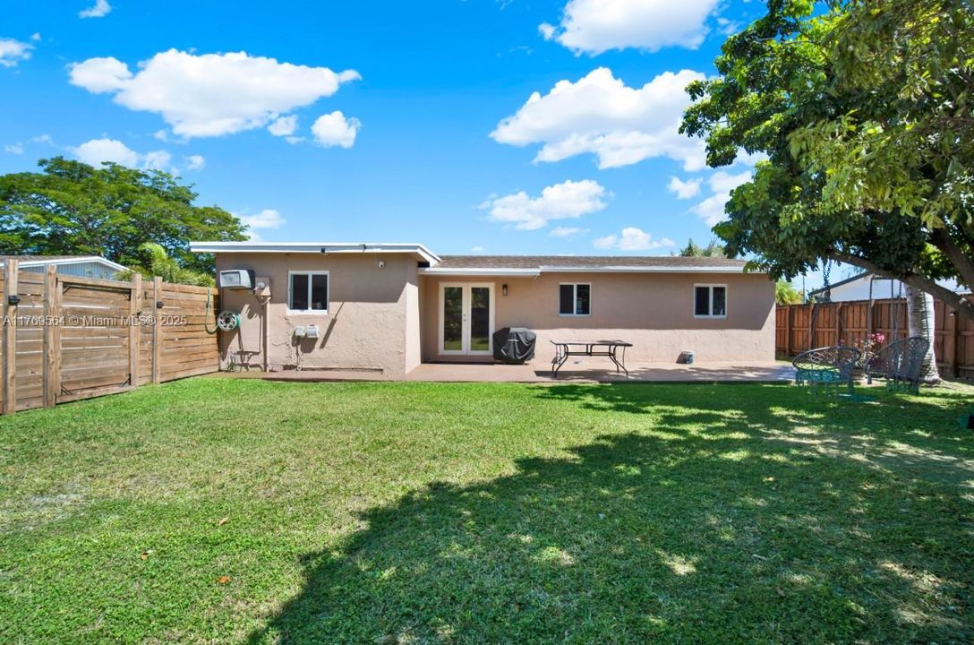 Recently Sold: $548,000 (4 beds, 2 baths, 1336 Square Feet)