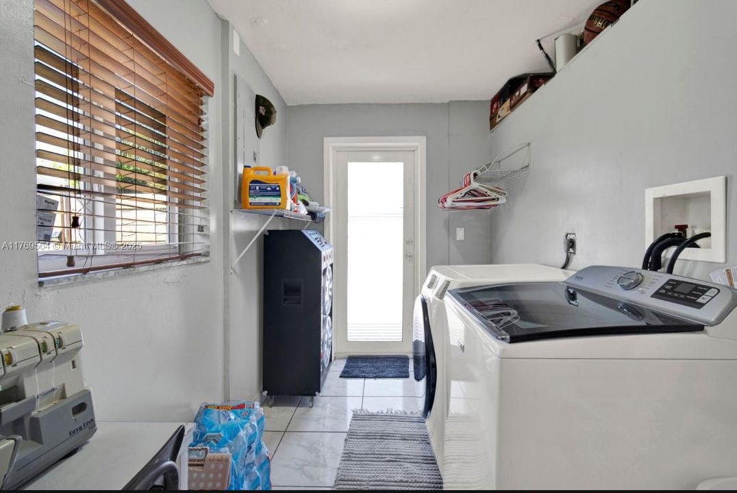 Recently Sold: $548,000 (4 beds, 2 baths, 1336 Square Feet)