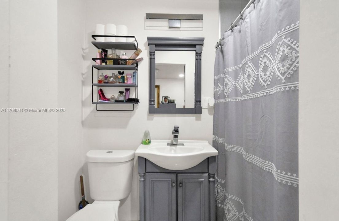 Recently Sold: $548,000 (4 beds, 2 baths, 1336 Square Feet)