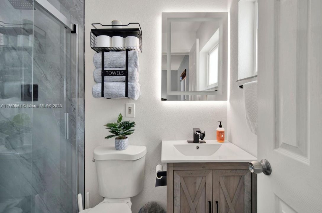 Recently Sold: $548,000 (4 beds, 2 baths, 1336 Square Feet)