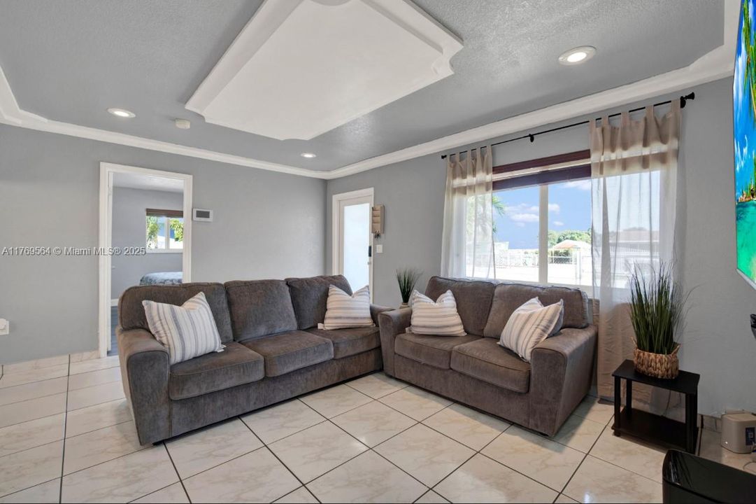 Recently Sold: $548,000 (4 beds, 2 baths, 1336 Square Feet)