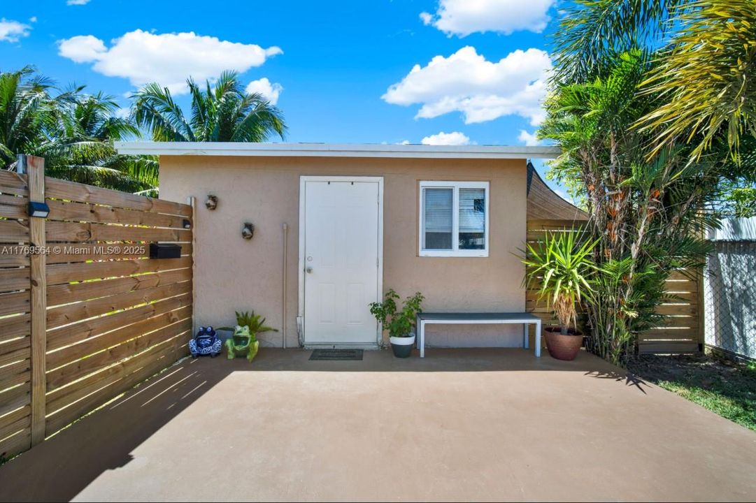 Recently Sold: $548,000 (4 beds, 2 baths, 1336 Square Feet)