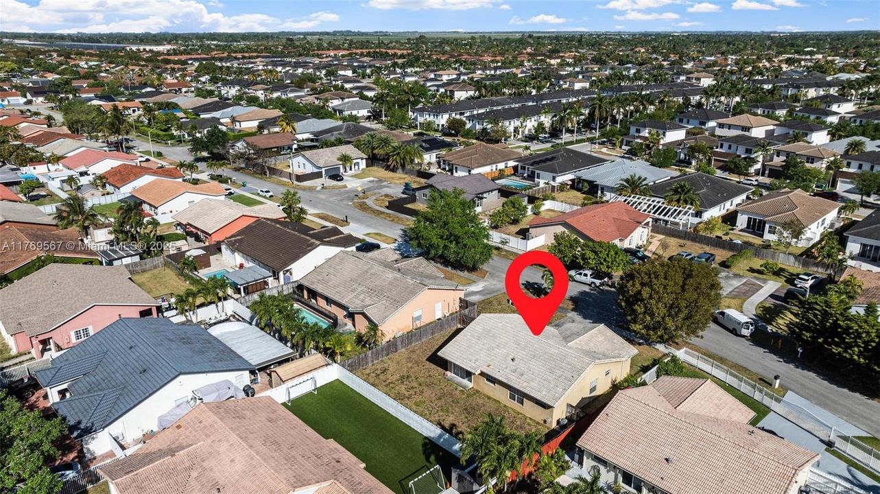 Recently Sold: $640,000 (3 beds, 2 baths, 1581 Square Feet)