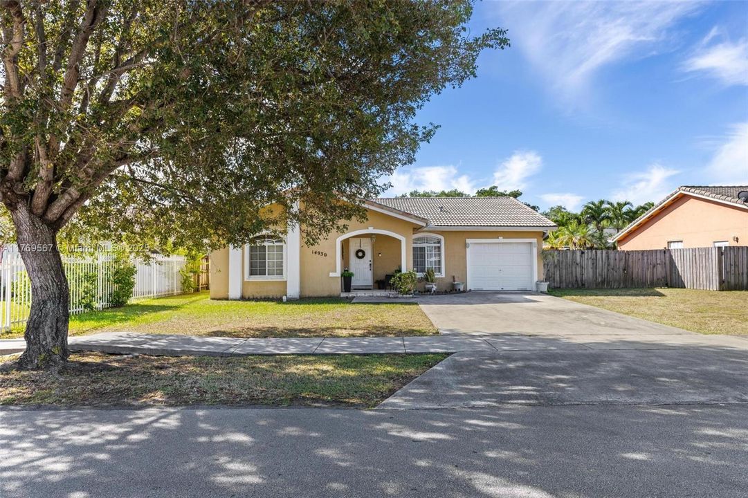 Recently Sold: $640,000 (3 beds, 2 baths, 1581 Square Feet)