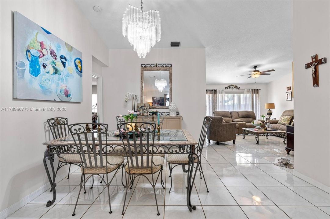 Recently Sold: $640,000 (3 beds, 2 baths, 1581 Square Feet)