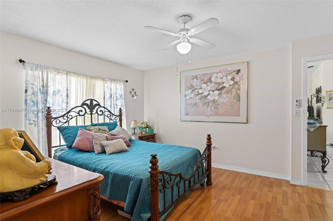 Recently Sold: $640,000 (3 beds, 2 baths, 1581 Square Feet)