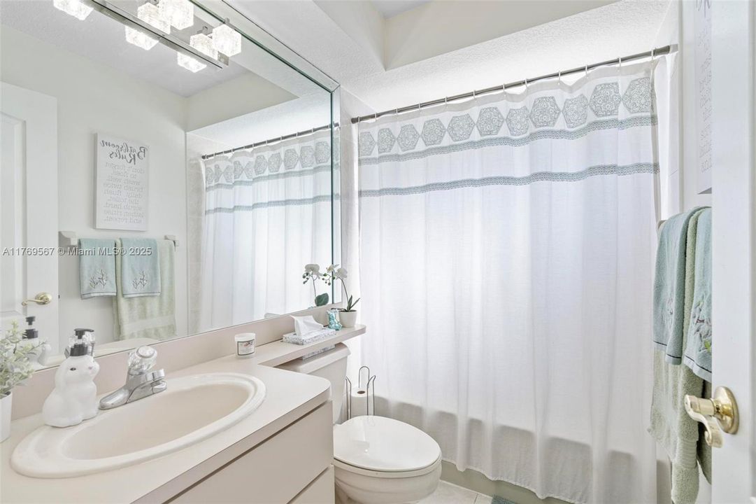 Recently Sold: $640,000 (3 beds, 2 baths, 1581 Square Feet)