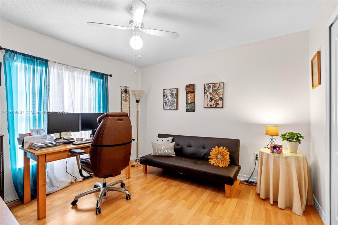 Recently Sold: $640,000 (3 beds, 2 baths, 1581 Square Feet)