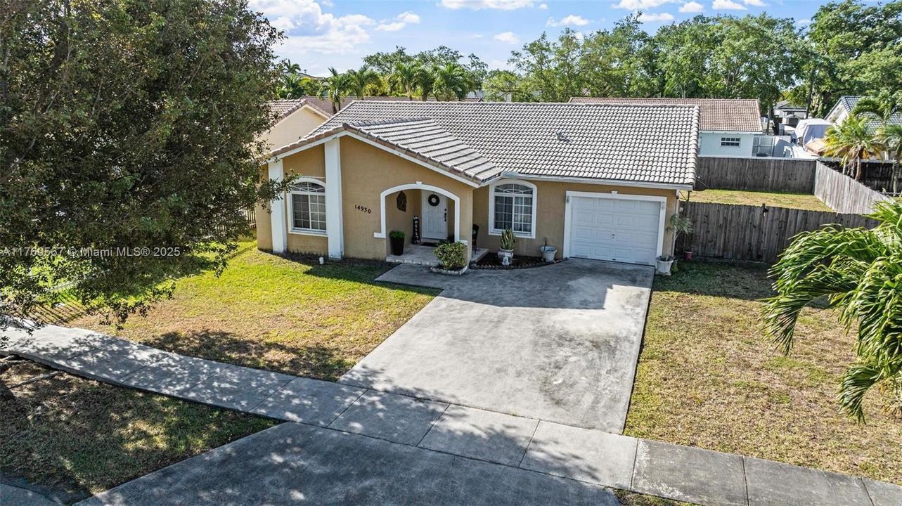 Recently Sold: $640,000 (3 beds, 2 baths, 1581 Square Feet)