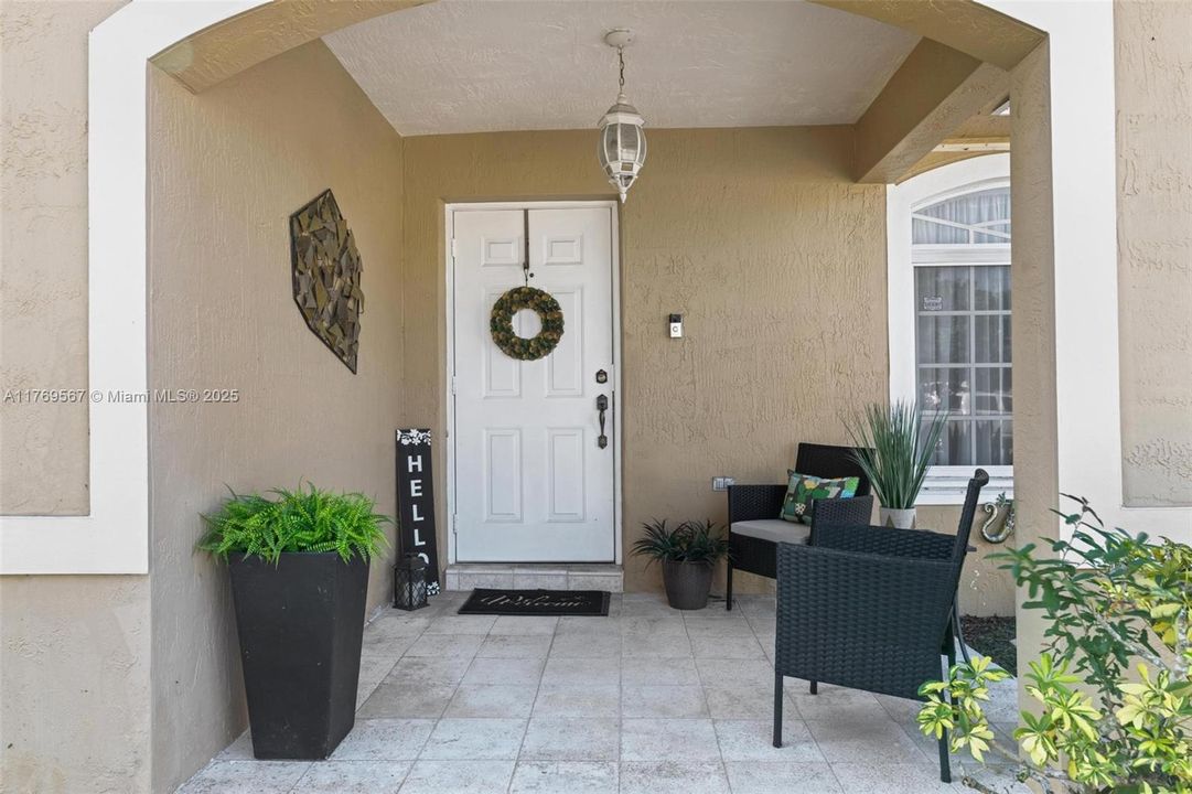 Recently Sold: $640,000 (3 beds, 2 baths, 1581 Square Feet)