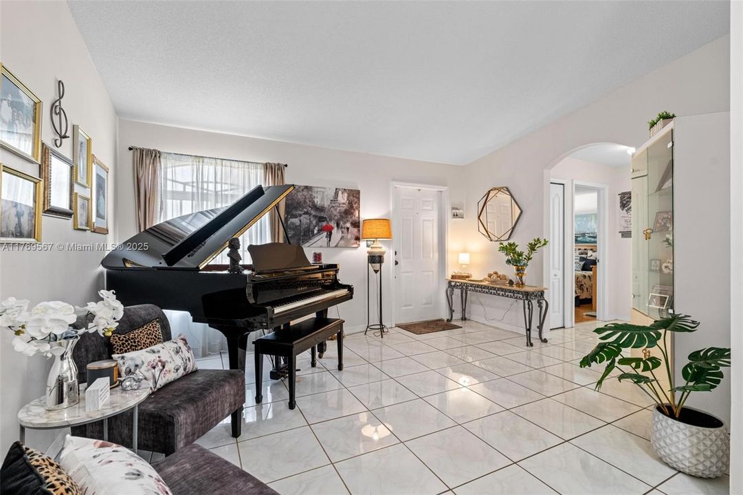 Recently Sold: $640,000 (3 beds, 2 baths, 1581 Square Feet)