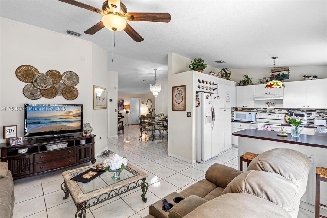 Recently Sold: $640,000 (3 beds, 2 baths, 1581 Square Feet)