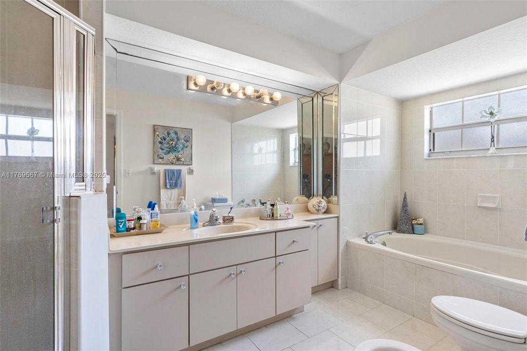 Recently Sold: $640,000 (3 beds, 2 baths, 1581 Square Feet)