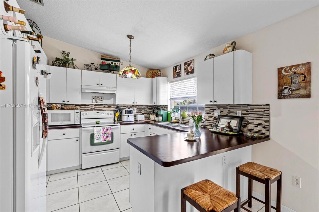 Recently Sold: $640,000 (3 beds, 2 baths, 1581 Square Feet)