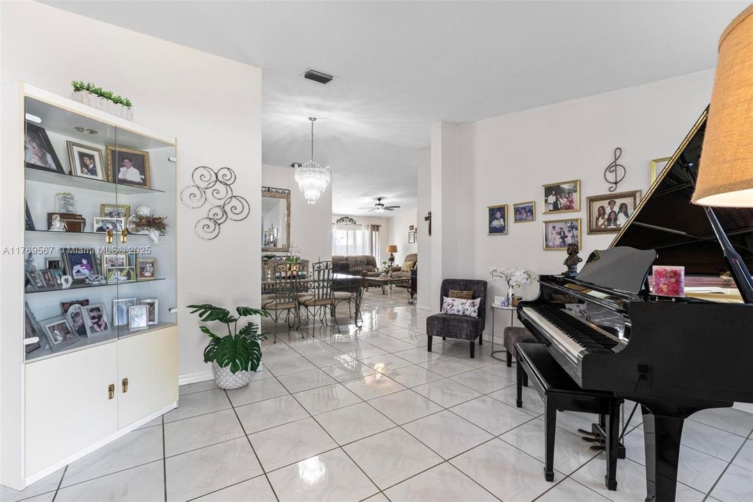 Recently Sold: $640,000 (3 beds, 2 baths, 1581 Square Feet)