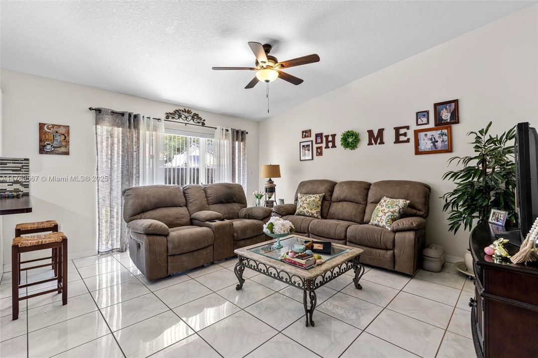 Recently Sold: $640,000 (3 beds, 2 baths, 1581 Square Feet)