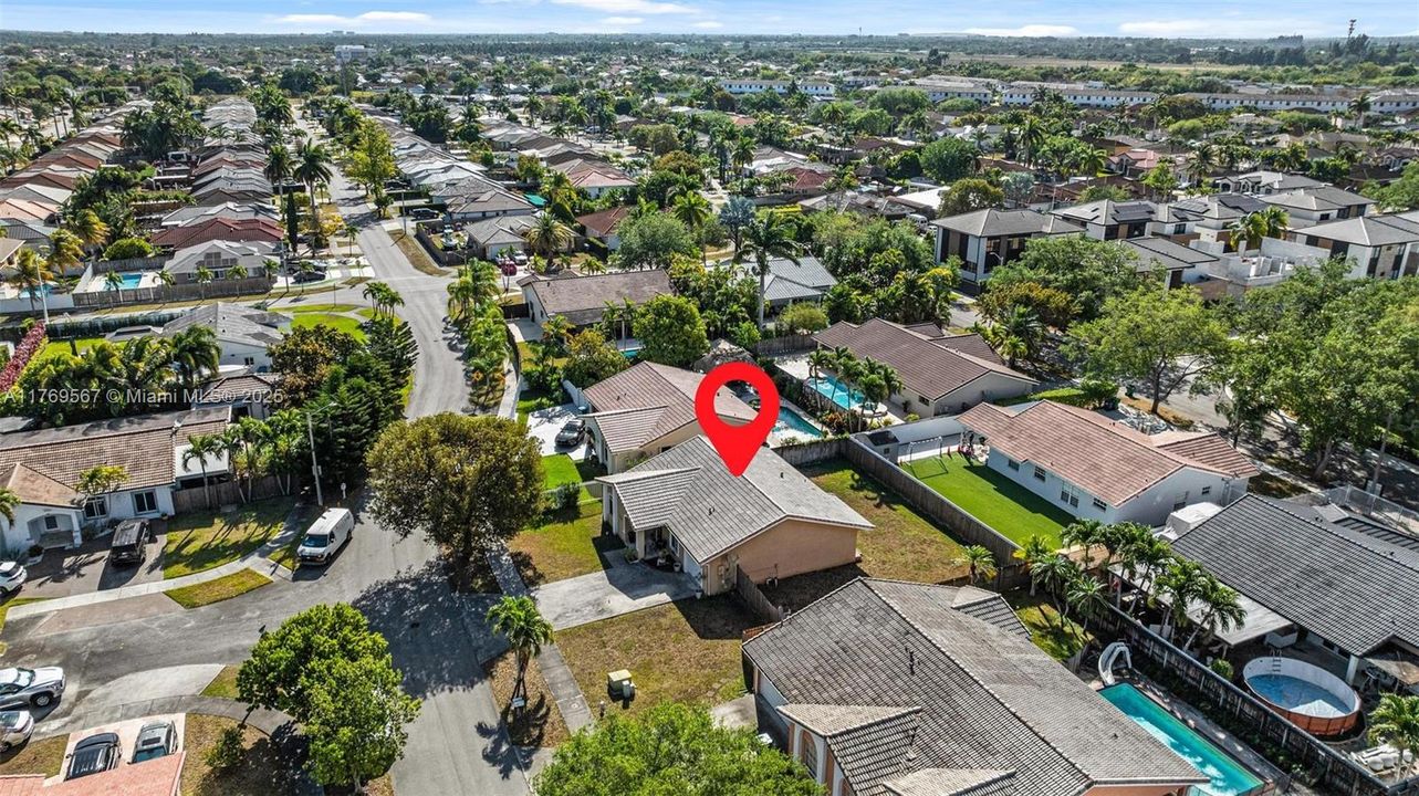 Recently Sold: $640,000 (3 beds, 2 baths, 1581 Square Feet)